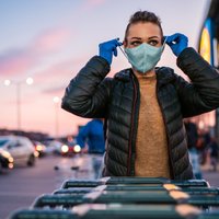 ASV atļauj pilnībā vakcinētiem iedzīvotājiem uzturēties ārā bez sejas maskas