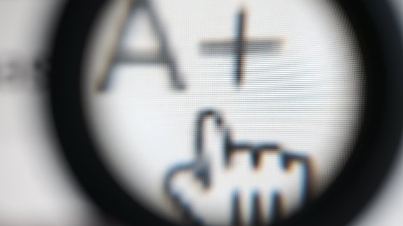 Aģitācija vai vārda brīvības ierobežojums? KNAB pievēršas medijiem