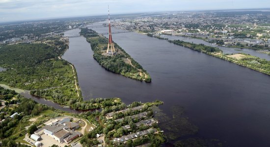 Rīgas dome piekrīt nākotnē ar 'Merks' iemainīt Zaķusalas krastmalu