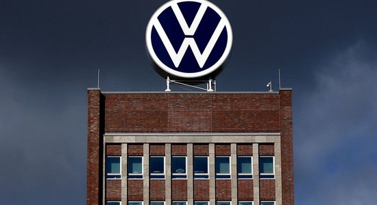 "Volkswagen" investēs piecus miljardus dolāru elektroauto ražošanas uzņēmumā