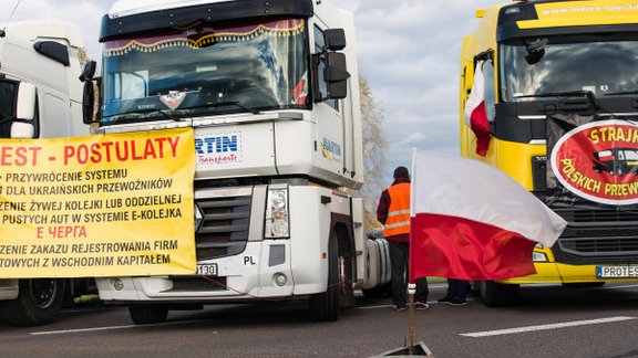 Польские водители перекрыли три КПП на границе с Украиной. Чем они недовольны?