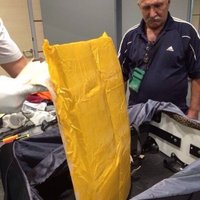 Москва: в аэропорту "Домодедово" задержан курьер из Латвии с 8 кг наркотиков