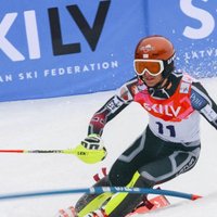 Gedra un Bondare starp 30 labākajiem kalnu slēpotājiem pasaules junioru čempionātā slalomā