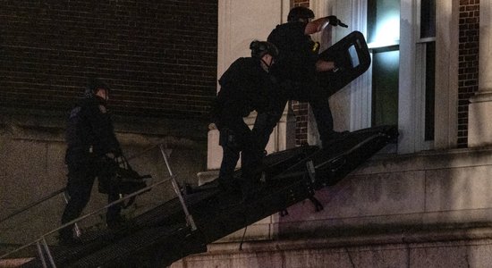 "Ужасающие акты насилия": полиция штурмовала Колумбийский университет в Нью-Йорке