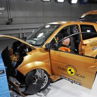 Mazie elektromobiļi izgāžas 'EuroNCAP' triecienu testos