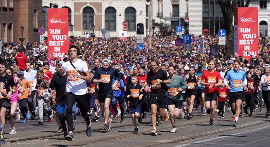 "Rimi" Rīgas maratonam reģistrējušies 33 000 dalībnieku; karstumā aicina izvērtēt savus spēkus