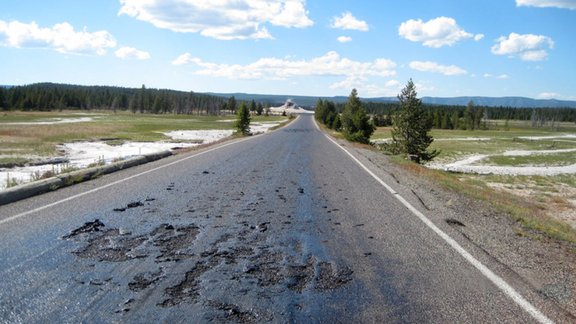 Yellowstone Hot Road.JPEG-094b8