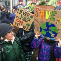 'Delfi' Briselē: kopā ar klimata aktīvisti Grētu streikotāji pieprasa reālu rīcību