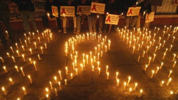 Pasaules AIDS dienas priekšvakars Indijā. Foto: EPA-AFI.