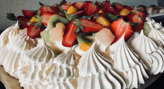 'Pavlova' ar maskarpones krēmu