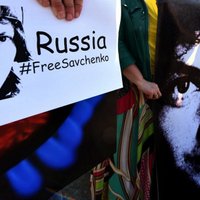 Trīs Nobela prēmijas laureāti mudina ES panākt Savčenko atbrīvošanu