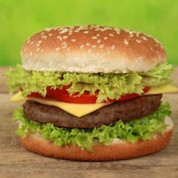 Kas notiek organismā stundu pēc hamburgera apēšanas