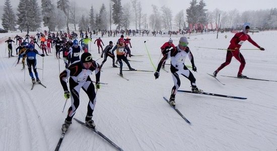 Aizvadīts tautas slēpojums 'Apkārt Alaukstam'