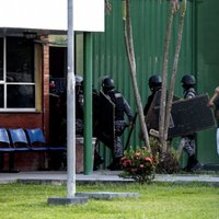 Sadursmēs Brazīlijas cietumos nogalināti 42 ieslodzītie