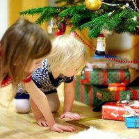 Все больше жителей планируют покупать на Рождество символические подарки