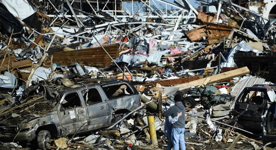 Foto: Kentuki tornado posts; bojāgājušo skaits var pārsniegt 100