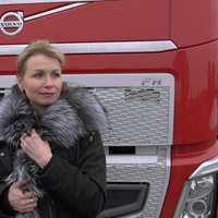 Sieviete pie kravas auto stūres – ātra reakcija un atbildības sajūta