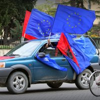 ЕК рекомендует начать переговоры с Албанией и Македонией о присоединении к ЕС