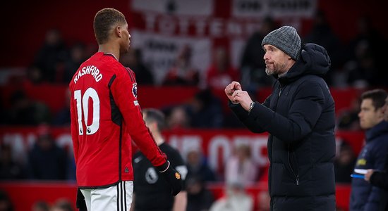 Pēc ļoti vājā sezonas sākuma Mančestras "United" atlaiž galveno treneri