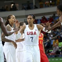 ASV sieviešu basketbola izlase sesto reizi pēc kārtas triumfē olimpiskajās spēlēs