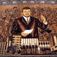 Foto: Čaušesku 100. jubilejā izsola diktatora mantas