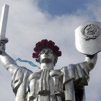 В Киеве с монумента "Родина-мать" уберут герб СССР