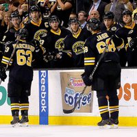 'Bruins' bez Daugaviņa svin pārliecinošu uzvaru pret 'Hurricanes'