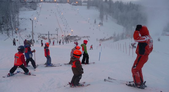 В эти выходные в Латвии может открыть сезон первая лыжная трасса