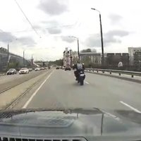 В аварии на Каменном мосту в Риге погиб мотоциклист