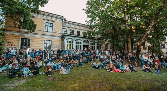 Ar anša uzstāšanos atklās fon Stricka villas dārza bezmaksas koncertsēriju