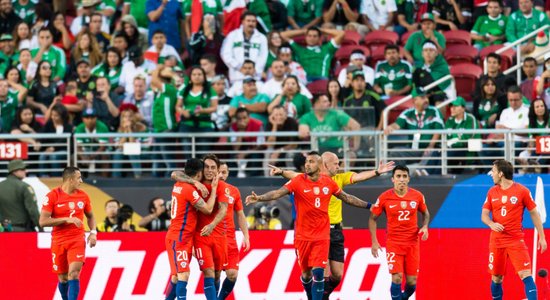 Argentīna un Čīle kā pēdējās sasniedz 'Copa America' pusfinālu