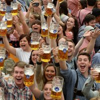 ФОТО: В Баварии стартовал фестиваль "Октоберфест": кружка пива - от 10 евро