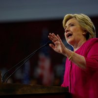 Atbalsts Klintonei pārsniedz 50%, secināts aptaujā