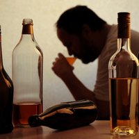 Grādīgā valgos: kā ārkārtējā situācija baro alkoholismu