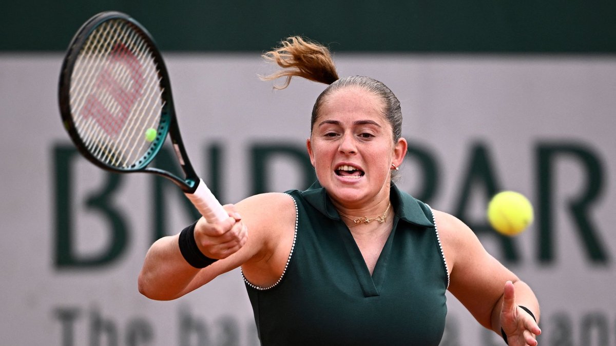 Ostapenko turpina uzvarēt šīgada "French Open" mačos – panākums arī dubultspēļu ievadā