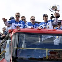 ФОТО: 50 тысяч человек пришли на чемпионский парад сборной Финляндии