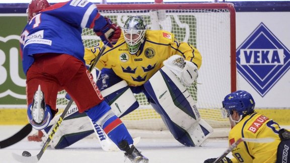  Russia s Vadim Shipachev scores a goal past Sweden s goalie Jacob Markstrom