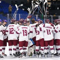 Latvijas U-18 hokejisti iekļūst pasaules čempionāta ceturtdaļfinālā