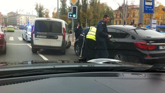 Policisti apturējuši BMW - 2