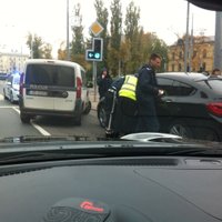 BMW GT vadītājs mēģinājis aizbēgt no policijas