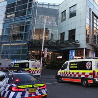 Papildināts - Tirdzniecības centrā Sidnejā noslepkavoti seši cilvēki; daudzi ievainoti