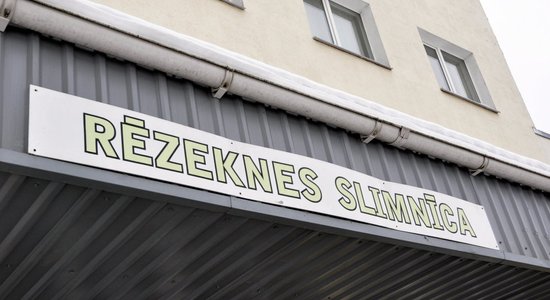 Rēzeknes slimnīca pēc savas iniciatīvas pārgājusi uz elektrības nodrošināšanu ar ģeneratoriem; līdzīgi rīkojušās arī dažas citas slimnīcas