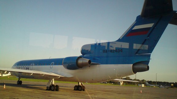 Lokomotiv lidmašīna Yak-42 - 3