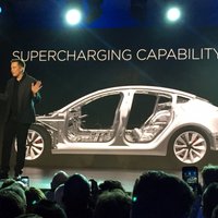 ФОТО, ВИДЕО: Элон Маск предствил недорогую модель Tesla