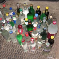 Līvānos garāžā policija atrod nelegālu alkohola rūpnīciņu