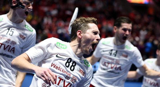 Latvijas florbola izlase vēsturiski sasniedz pasaules čempionāta pusfinālu