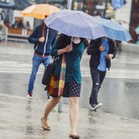 Pirmdienas lietus Rīgā kļuvis par stiprāko šajā gadā; nokrišņu daudzums var dubultoties