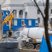 Foto: Sāk būvdarbus kādreizējā Marsa parkā