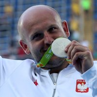 ФОТО: Польский атлет продает олимпийскую медаль ради спасения ребенка