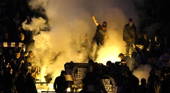 Video: 'Anderlecht' fani demolē Londonas olimpisko stadionu